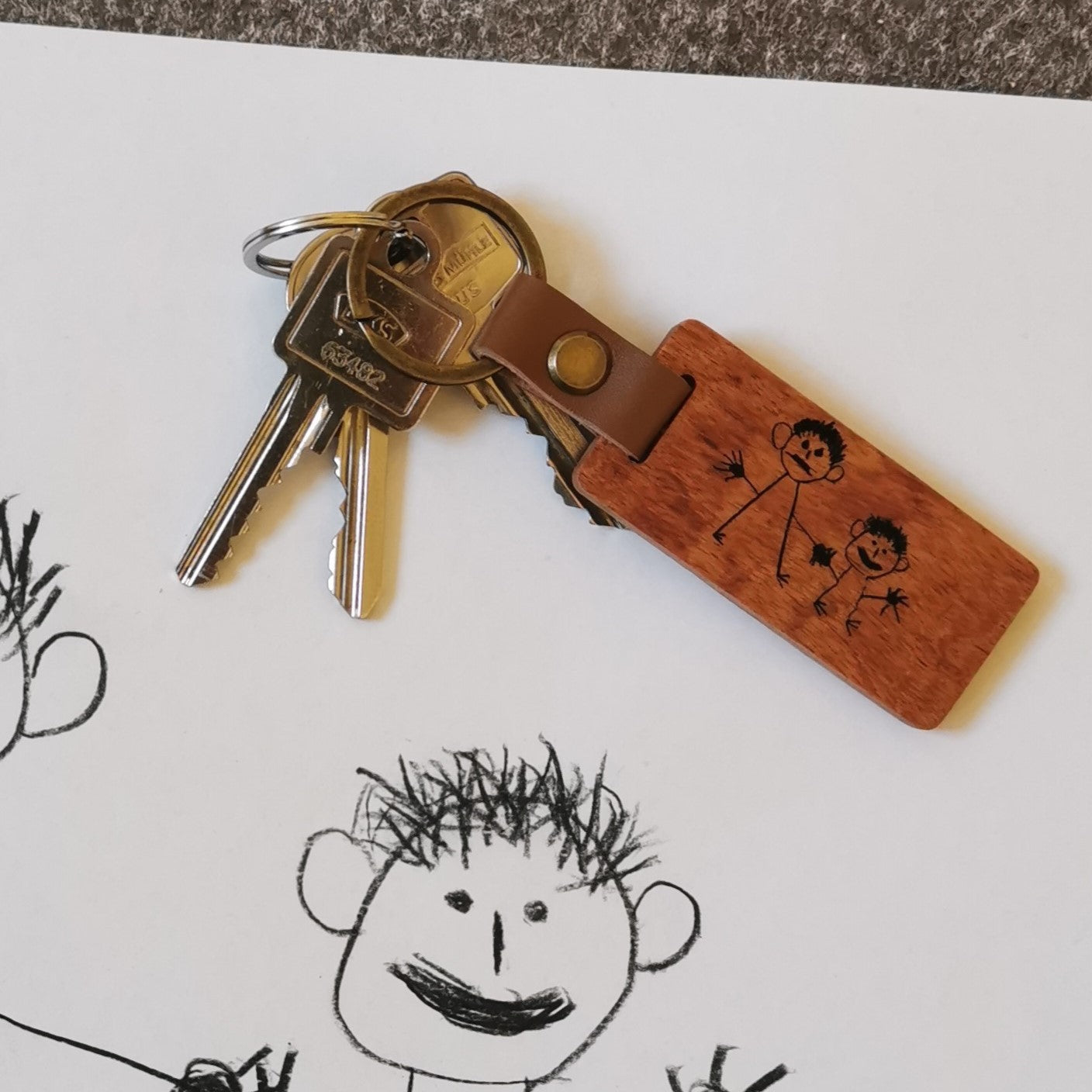 Personalisierter Schlüsselanhänger mit deiner Zeichnung – Liwowo